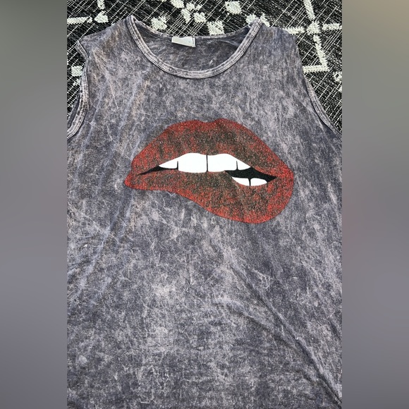 Acid washed top - Picture 3 of 7